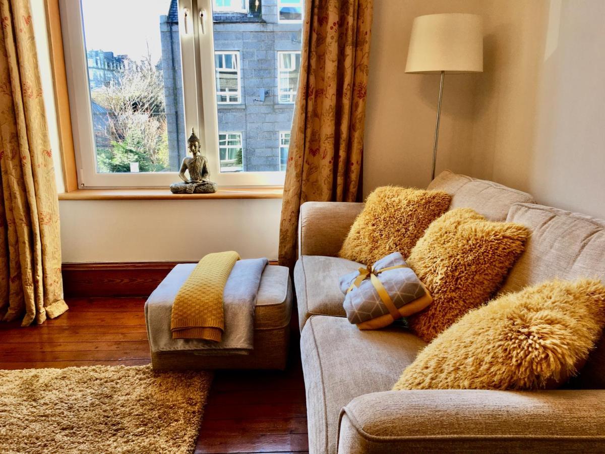 Cosy 2 Bedroom Central Apartment - Free Parking, Free WiFi Aberdeen Buitenkant foto