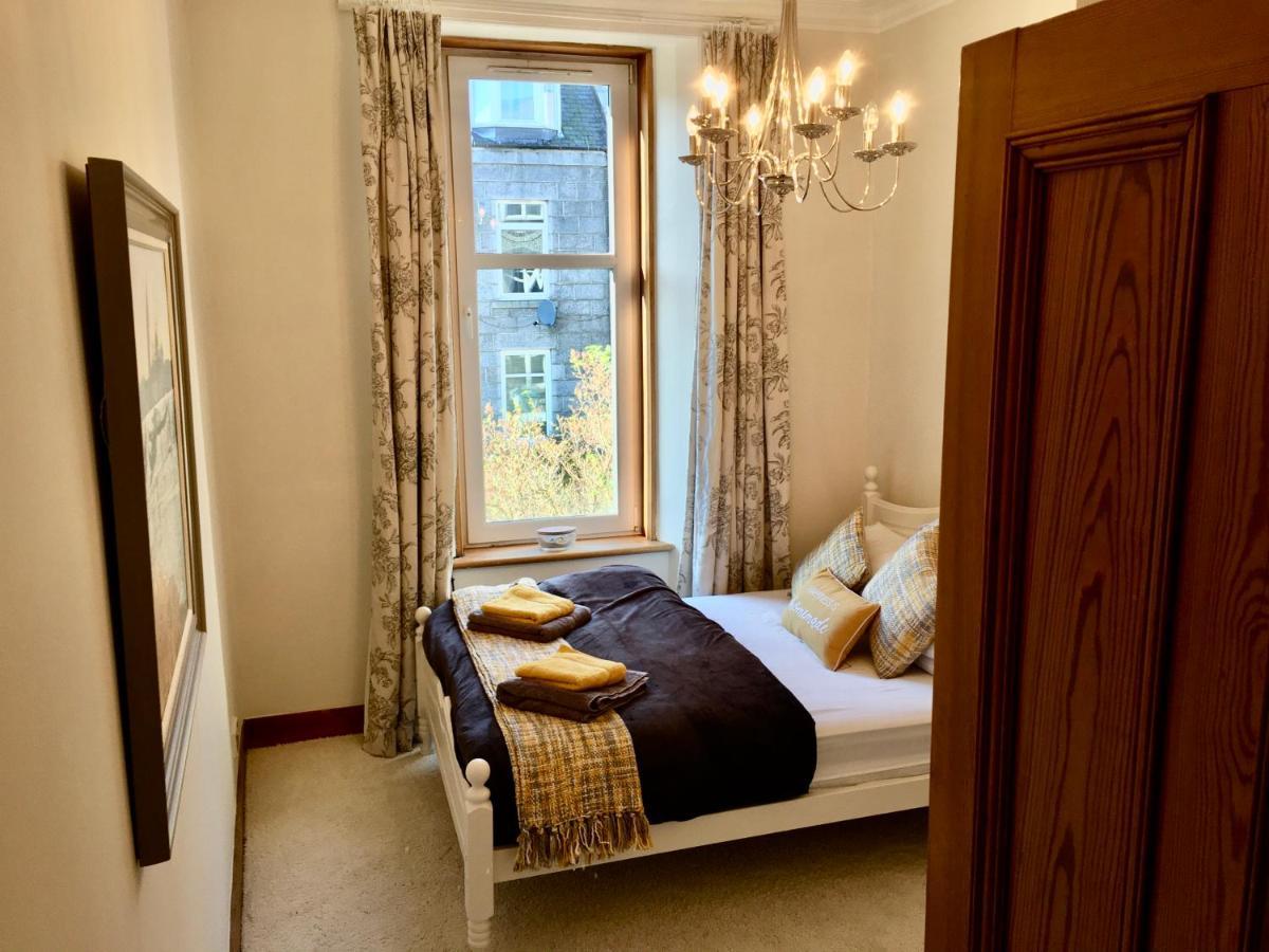 Cosy 2 Bedroom Central Apartment - Free Parking, Free WiFi Aberdeen Buitenkant foto