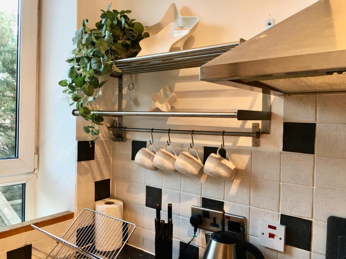 Cosy 2 Bedroom Central Apartment - Free Parking, Free WiFi Aberdeen Buitenkant foto