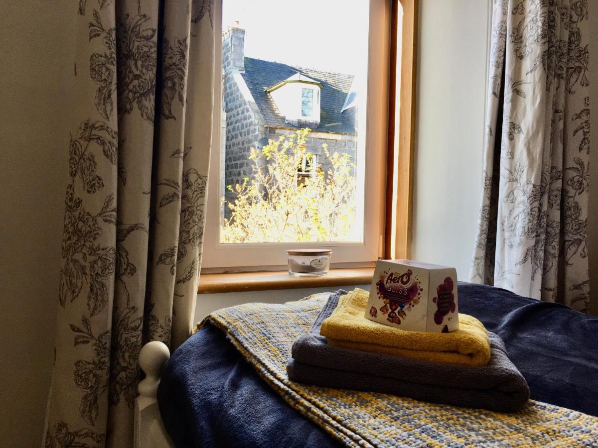 Cosy 2 Bedroom Central Apartment - Free Parking, Free WiFi Aberdeen Buitenkant foto