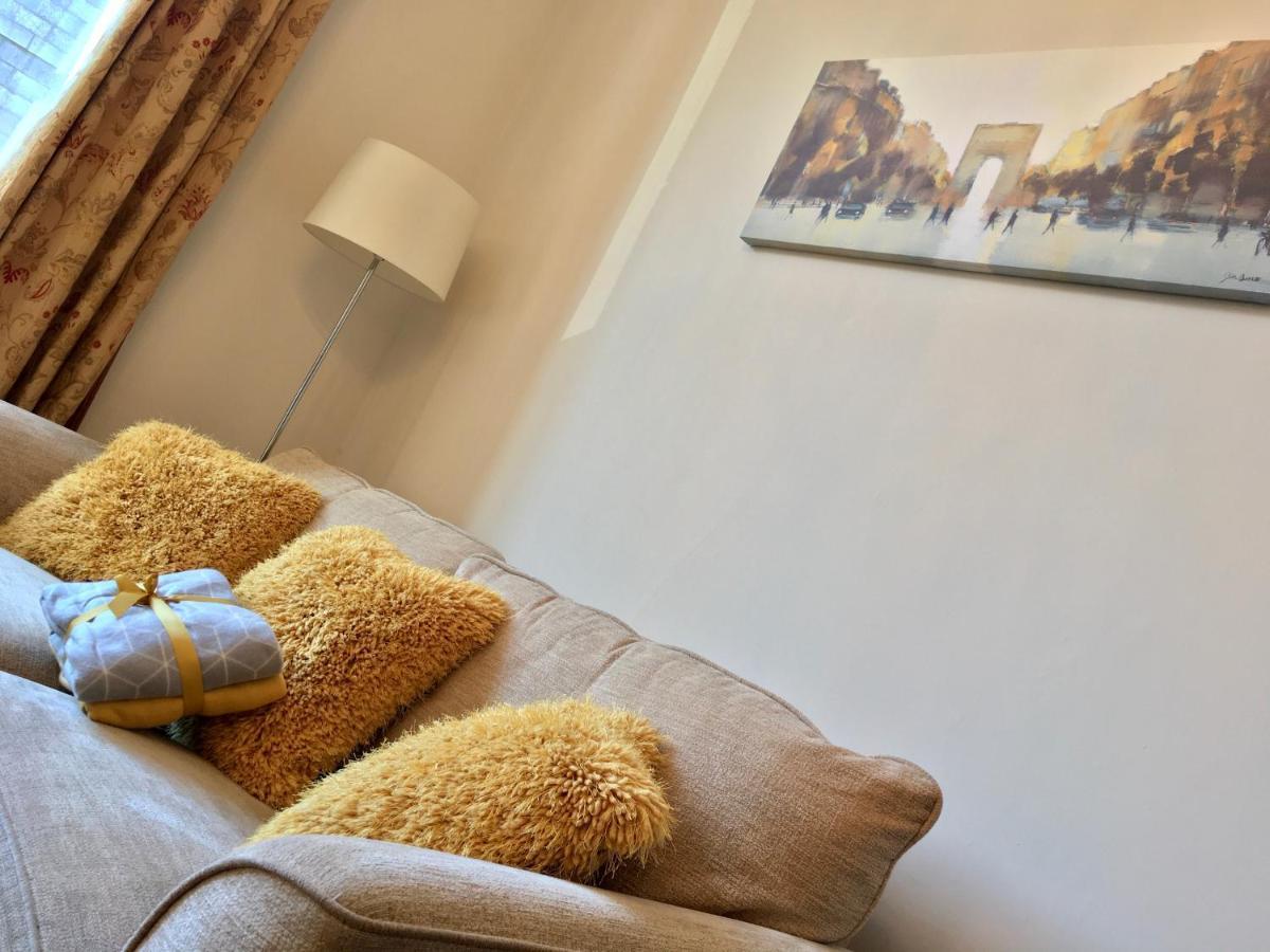 Cosy 2 Bedroom Central Apartment - Free Parking, Free WiFi Aberdeen Buitenkant foto