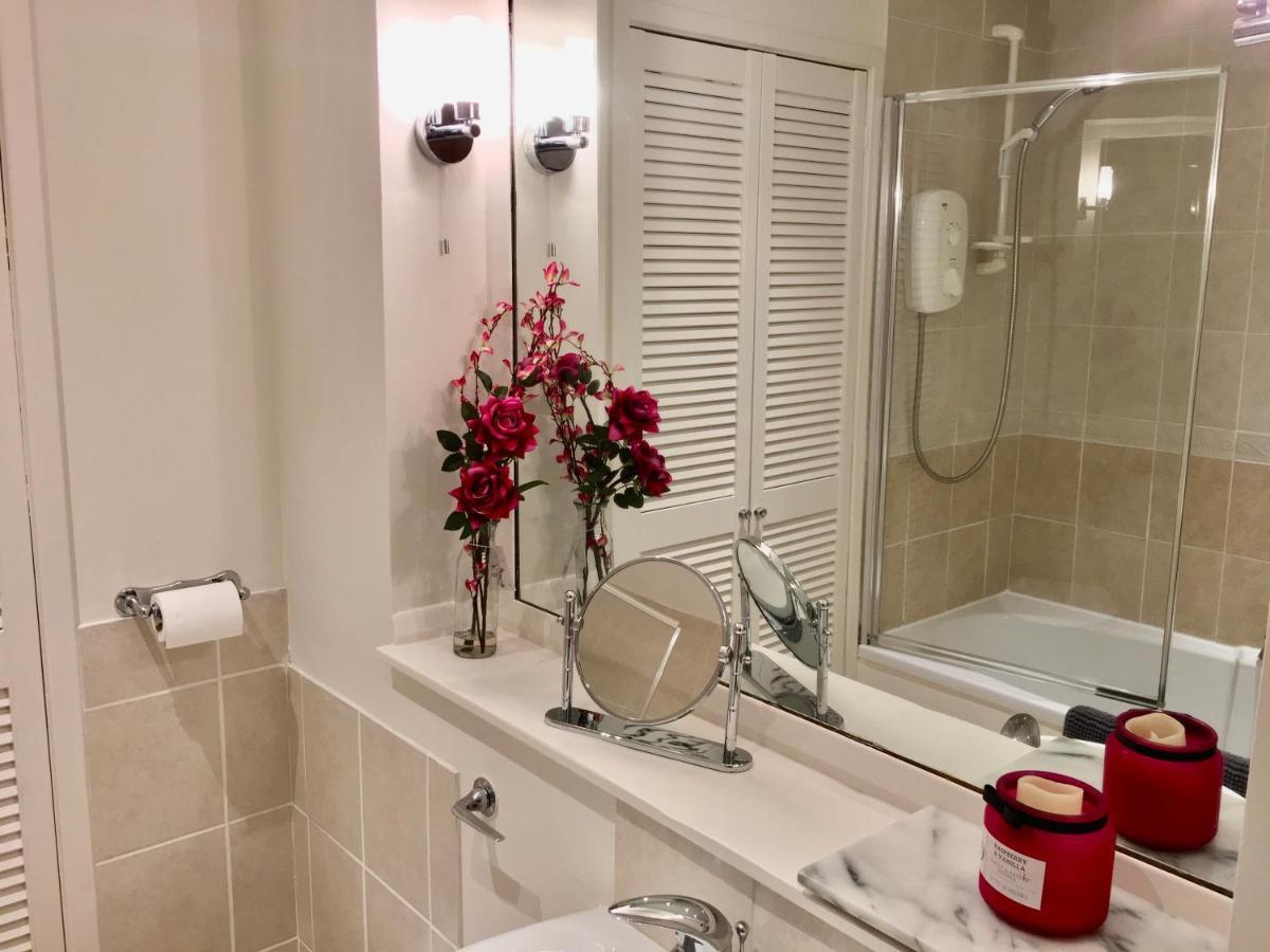 Cosy 2 Bedroom Central Apartment - Free Parking, Free WiFi Aberdeen Buitenkant foto