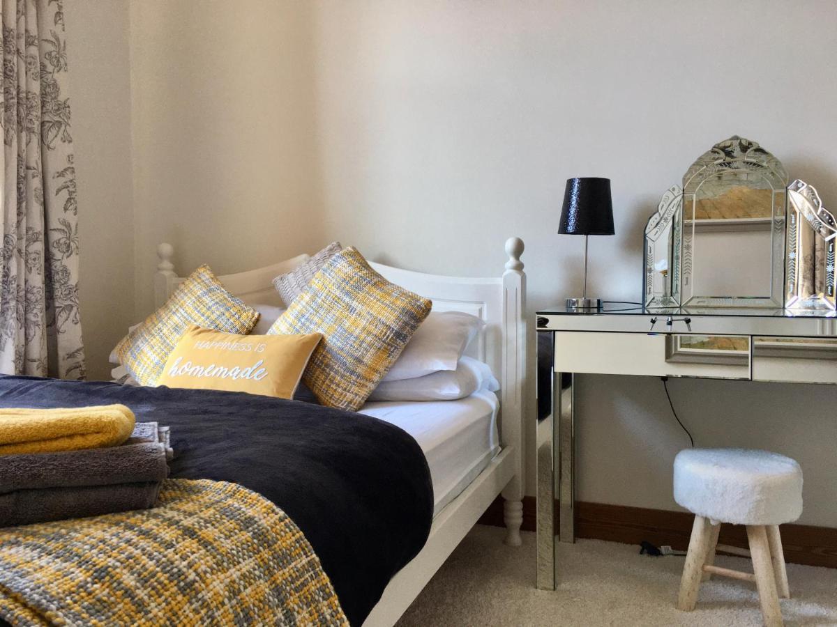 Cosy 2 Bedroom Central Apartment - Free Parking, Free WiFi Aberdeen Buitenkant foto