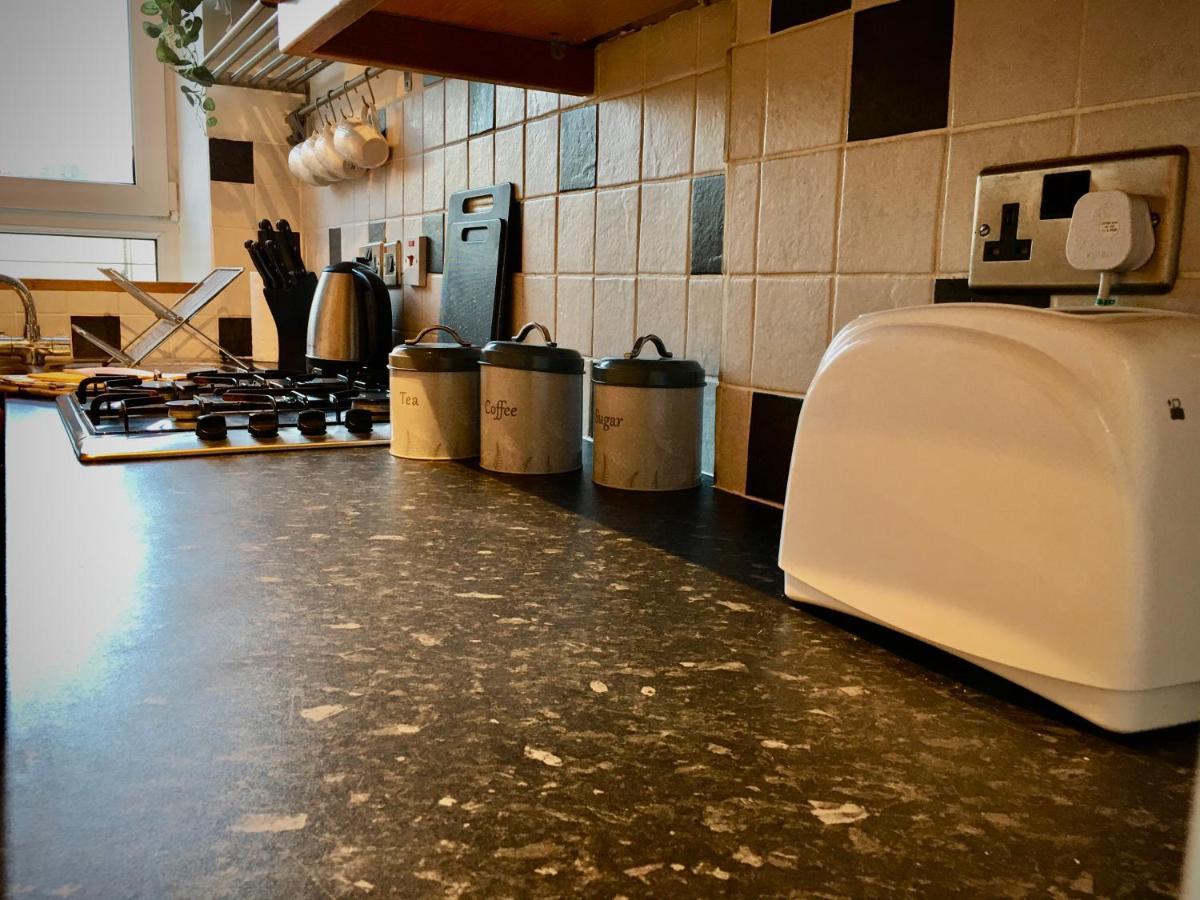 Cosy 2 Bedroom Central Apartment - Free Parking, Free WiFi Aberdeen Buitenkant foto